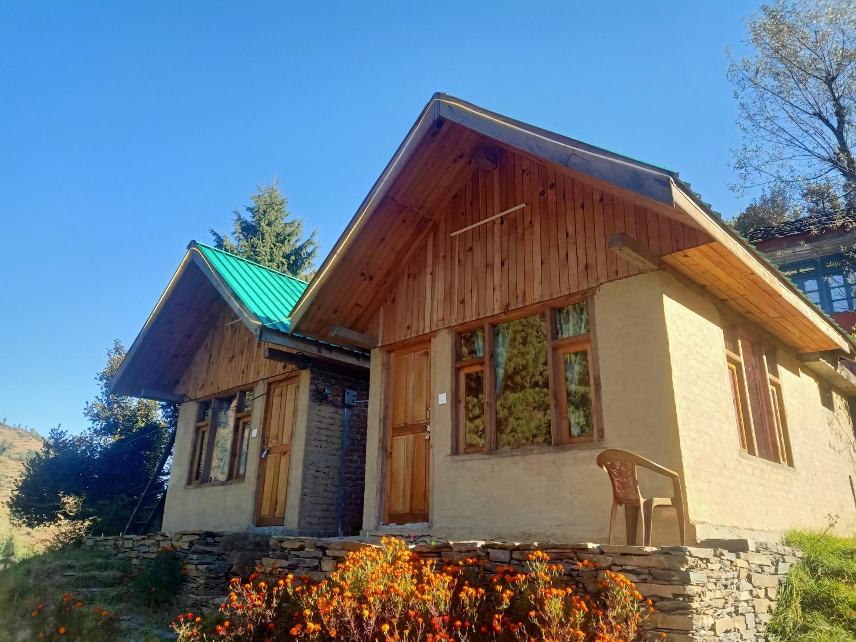 The Valley Outdoor Cottage view 4