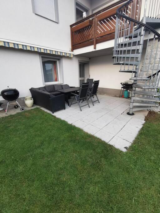 Apartment mit Garten und Terrasse