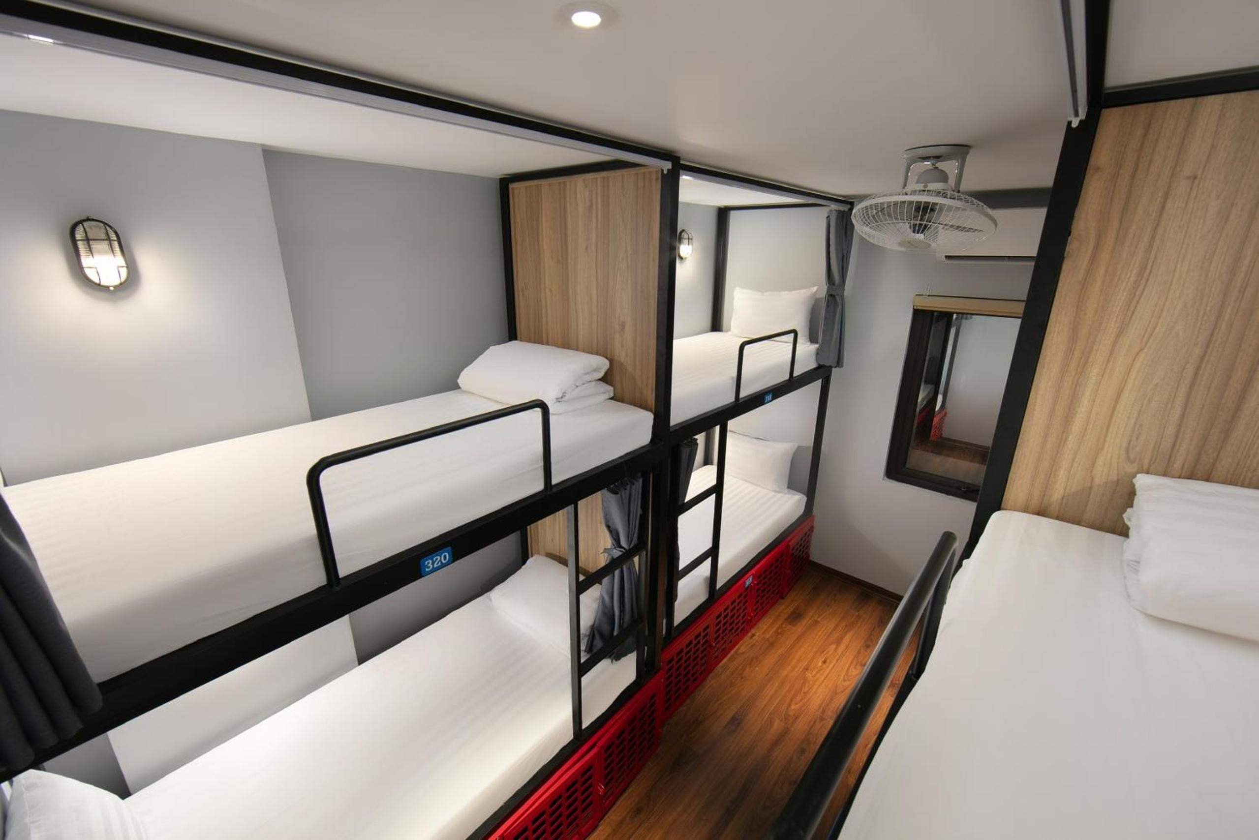 Lakeview Backpackers Hostel & Rooftop Bar