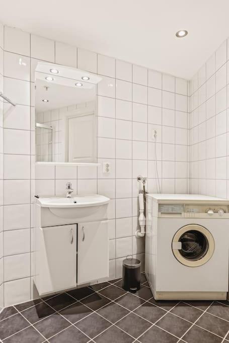 DINBNB Apartments l Historical Building I 100m To University Museum view 4