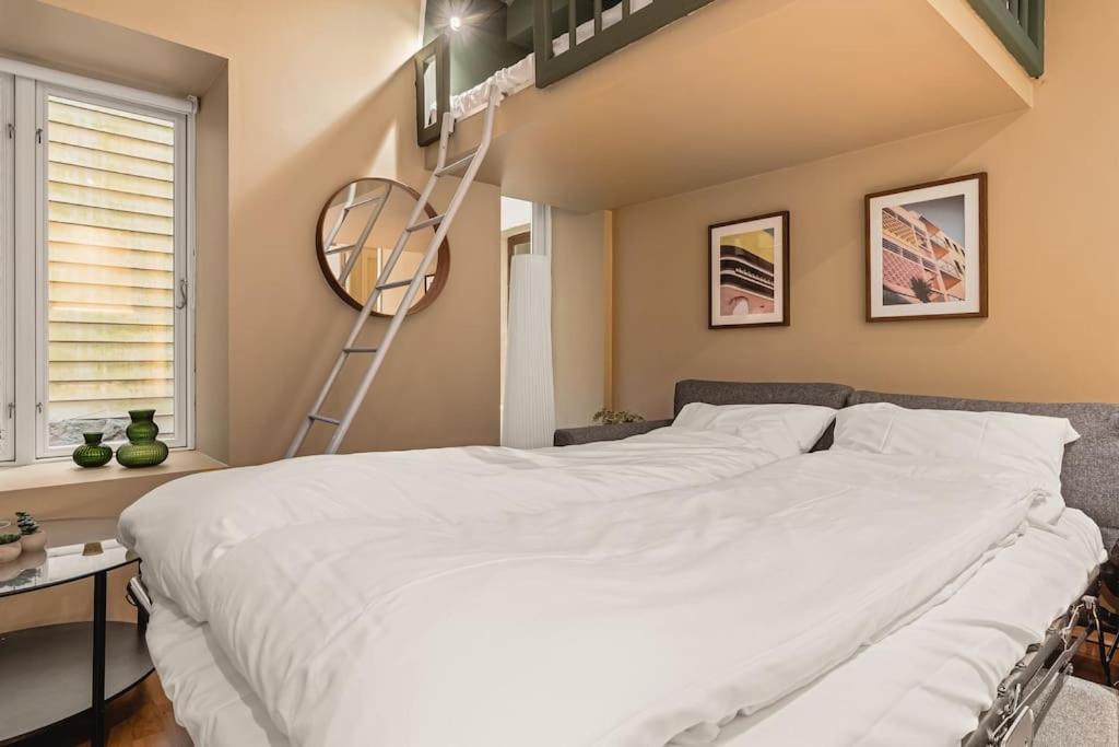 DINBNB Apartments l Historical Building I 100m To University Museum view 5