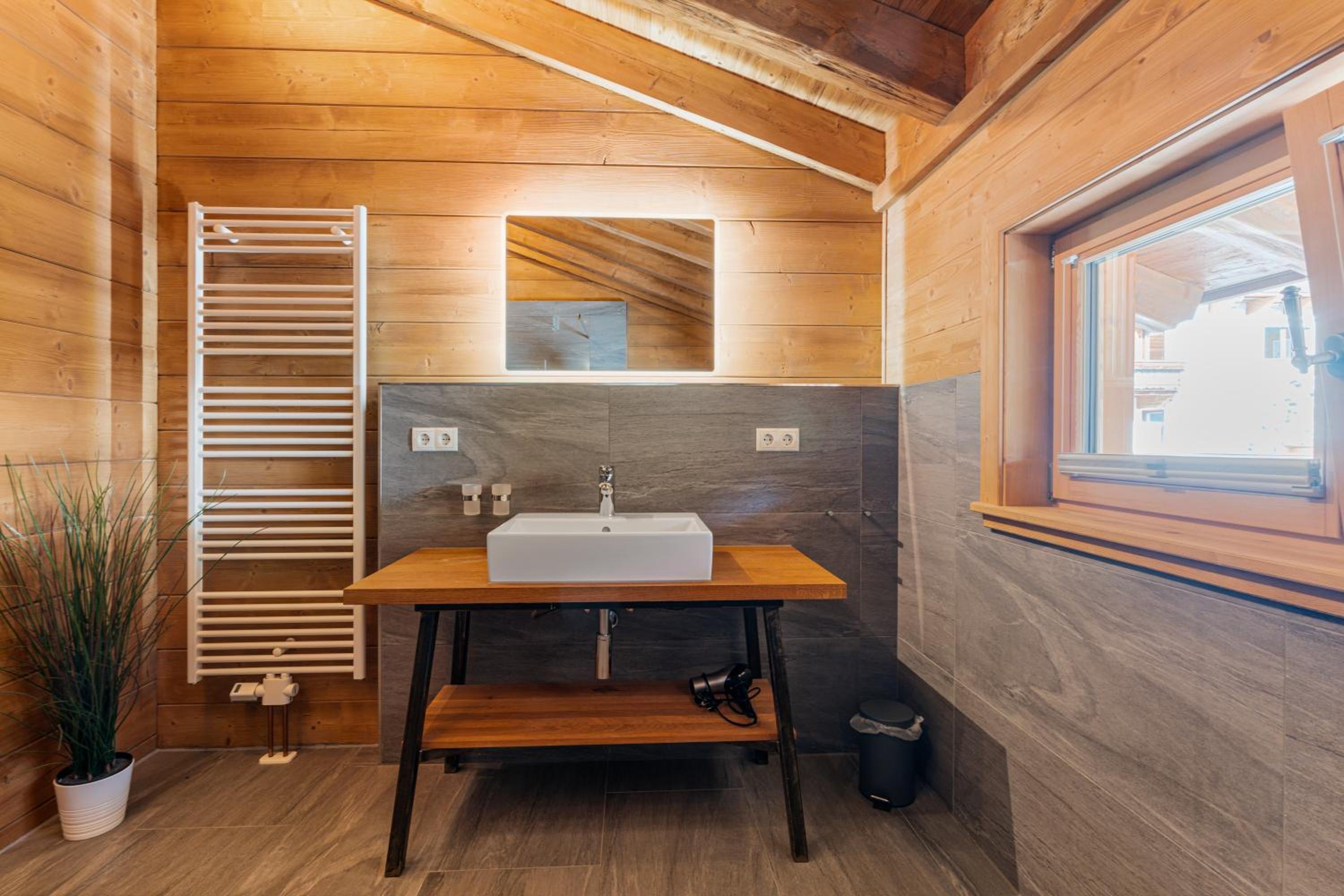 Schickster Mountain Lodge
