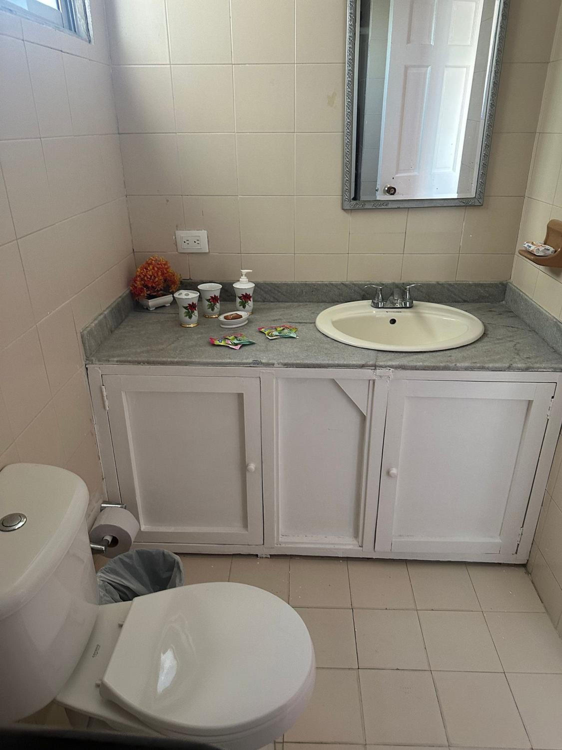 Amplios Apartamentos con Salida Directa al Mar en Laguito