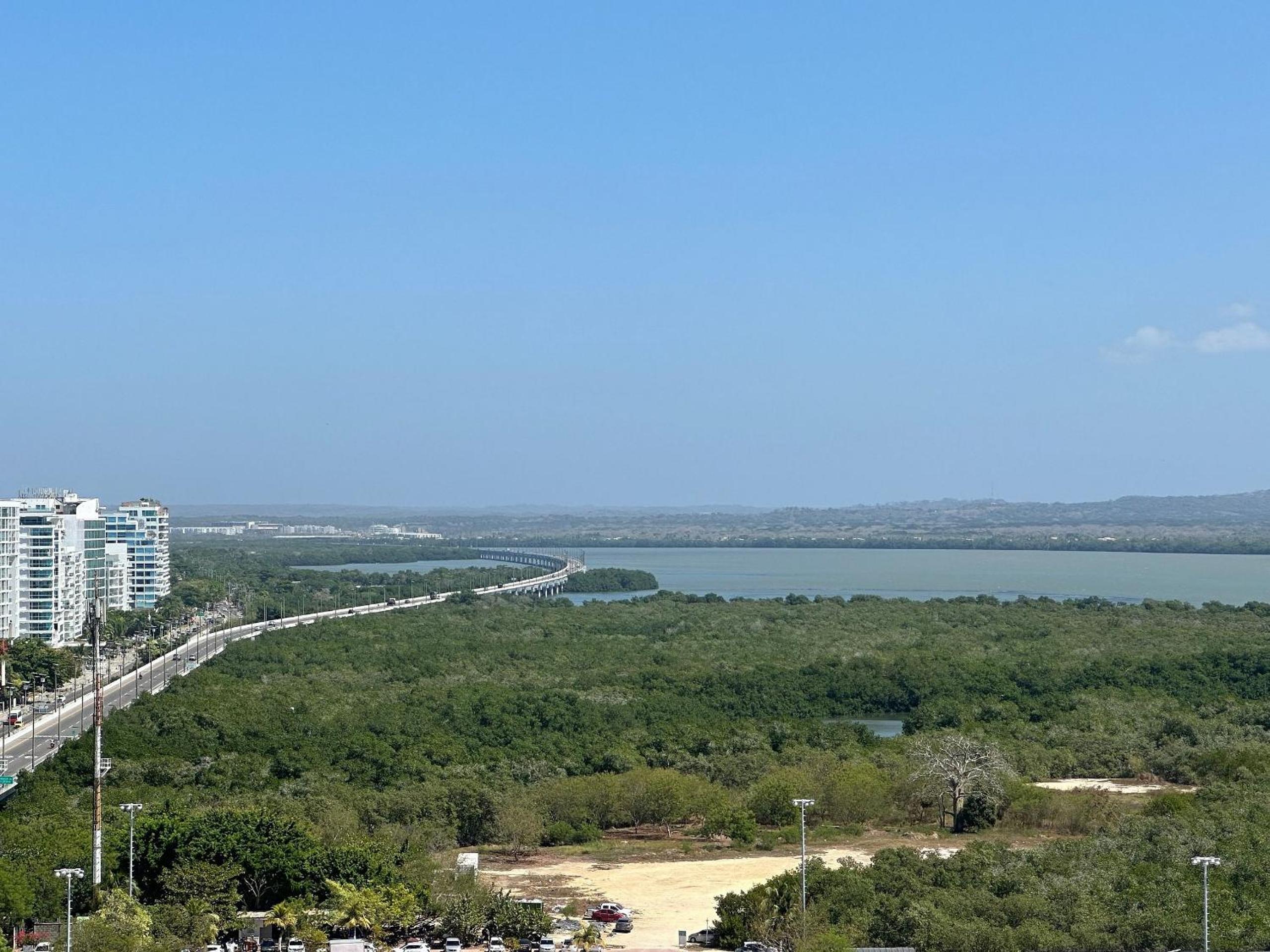Modernos Apartamentos a Pocos Pasos de Playa Azul y del Centro de Convenciones de Las Américas
