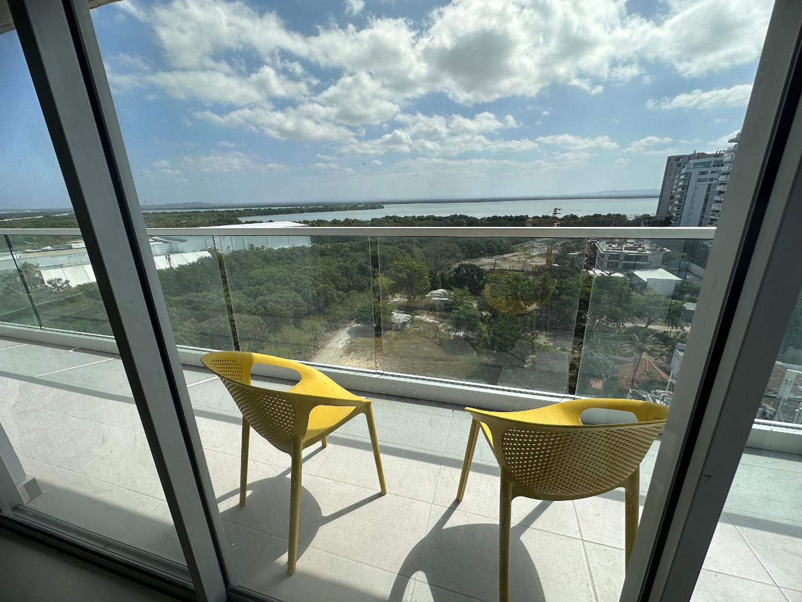 Modernos Apartamentos a Pocos Pasos de Playa Azul y del Centro de Convenciones de Las Américas