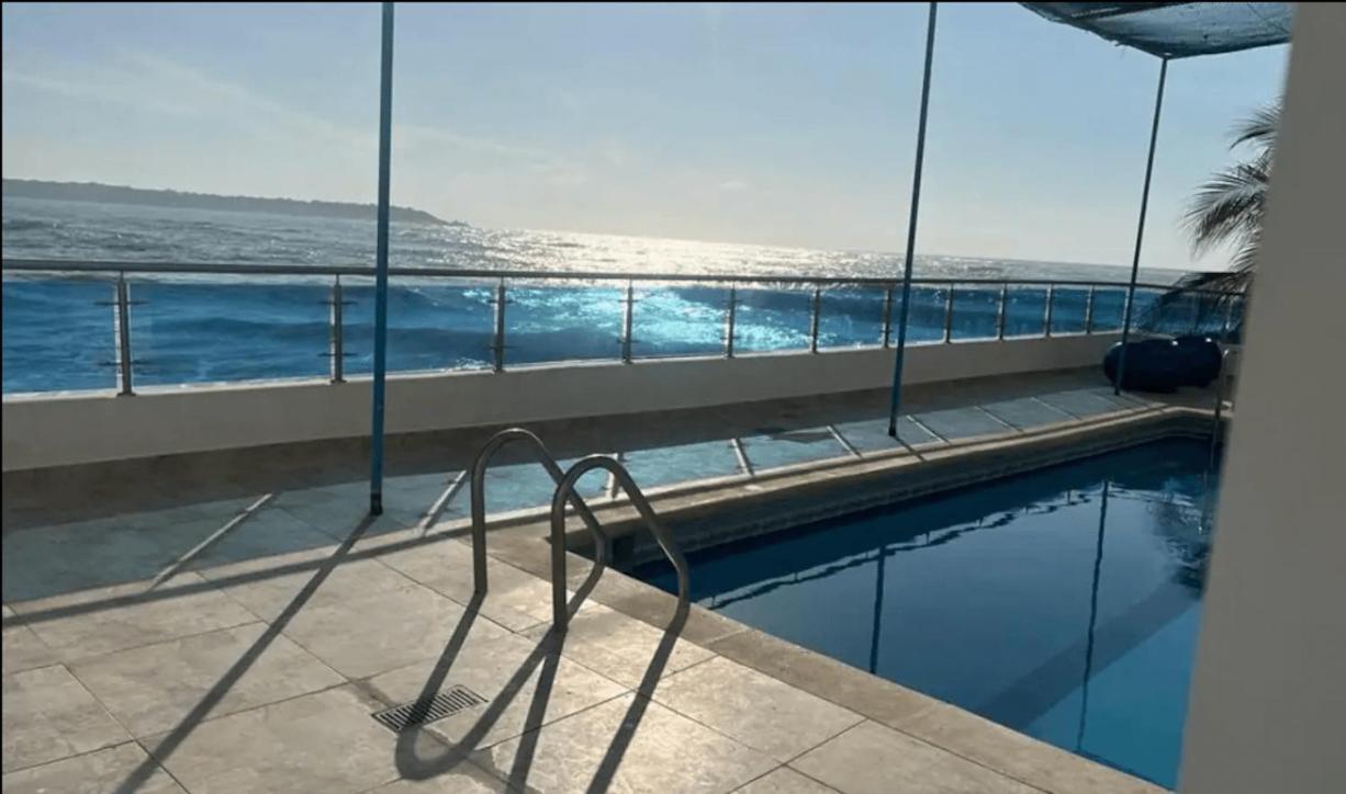 Amplios Apartamentos con Salida Directa al Mar en Laguito