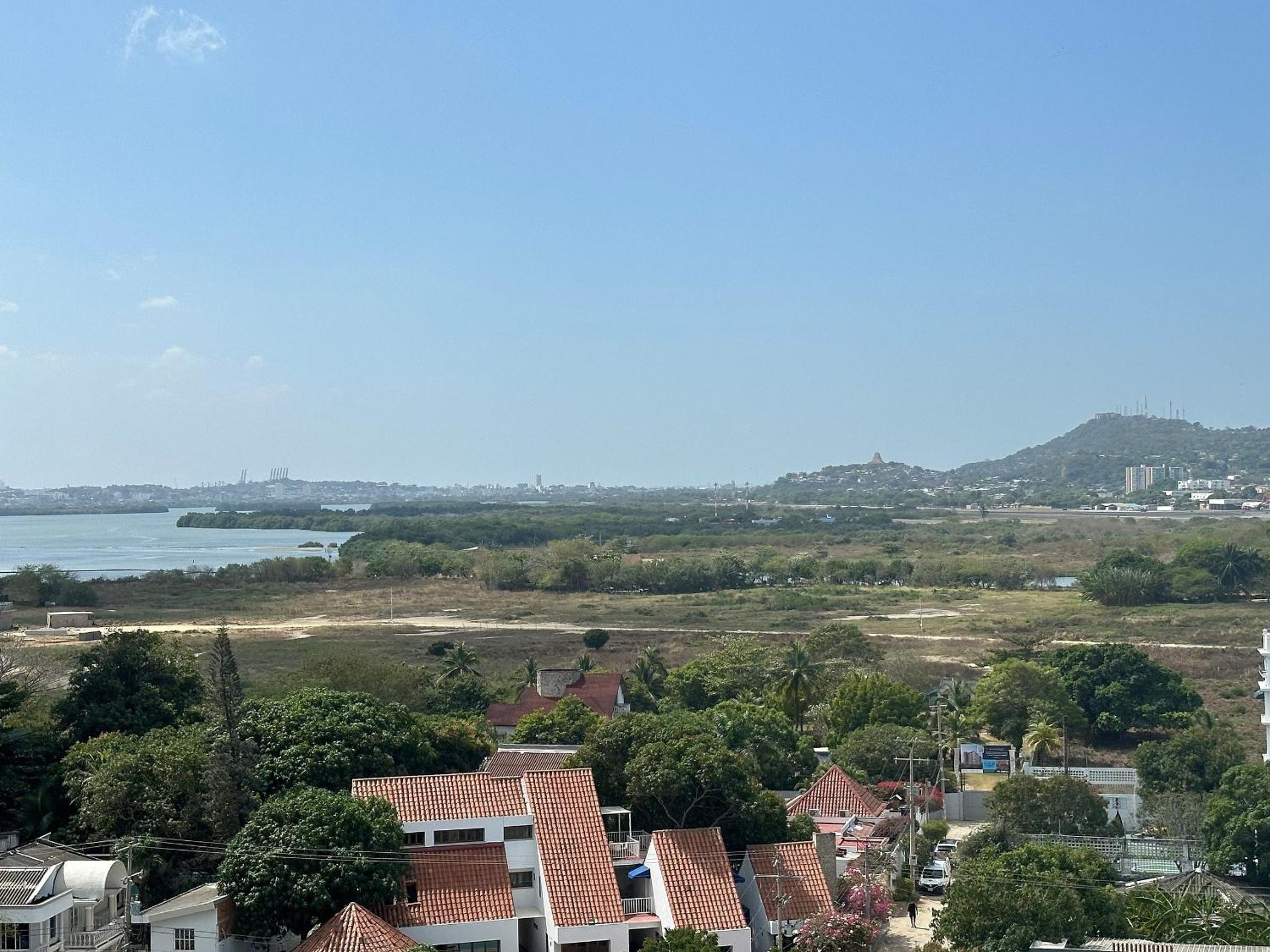 Modernos Apartamentos a Pocos Pasos de Playa Azul y del Centro de Convenciones de Las Américas