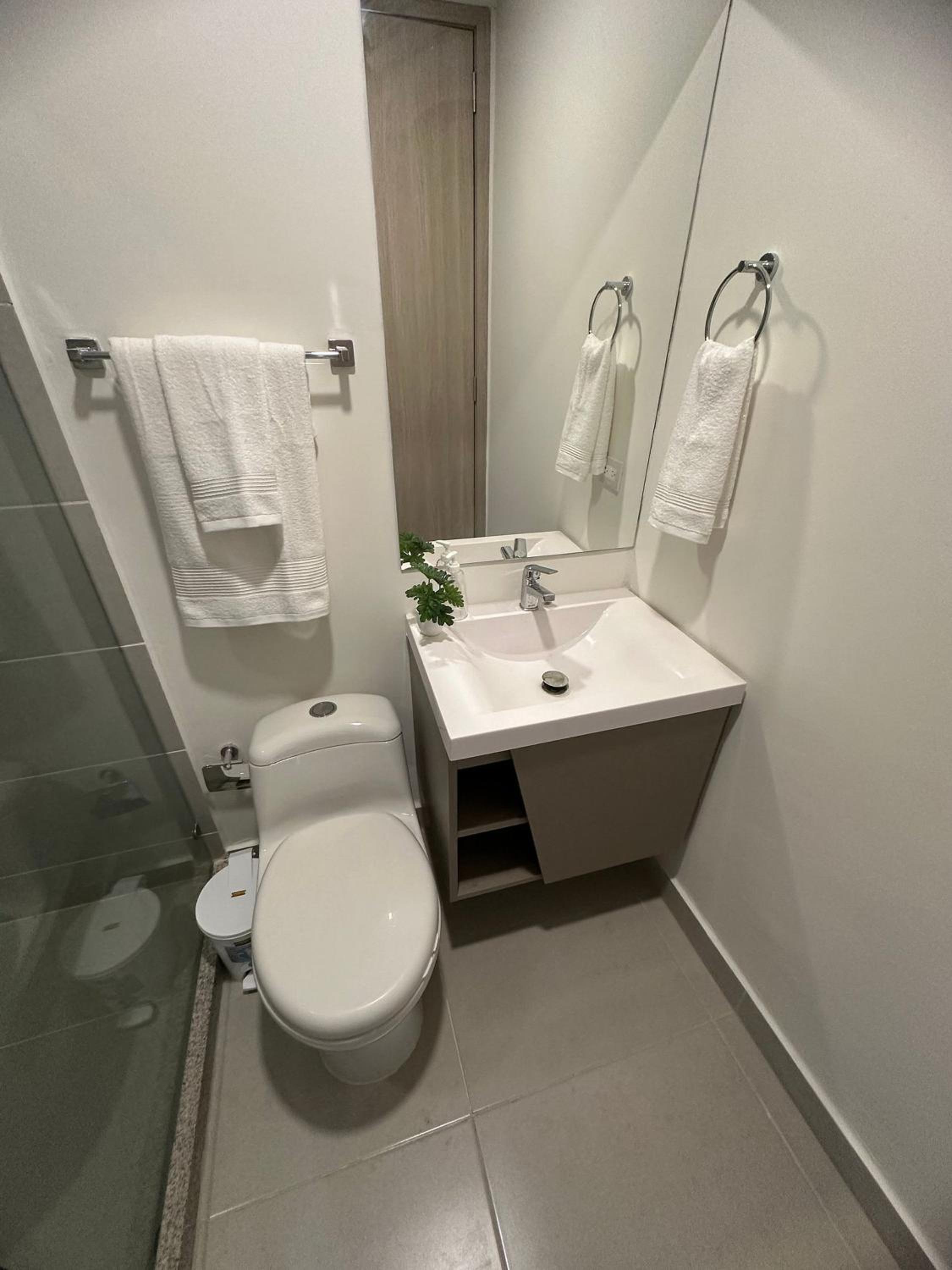 Modernos Apartamentos a Pocos Pasos de Playa Azul y del Centro de Convenciones de Las Américas
