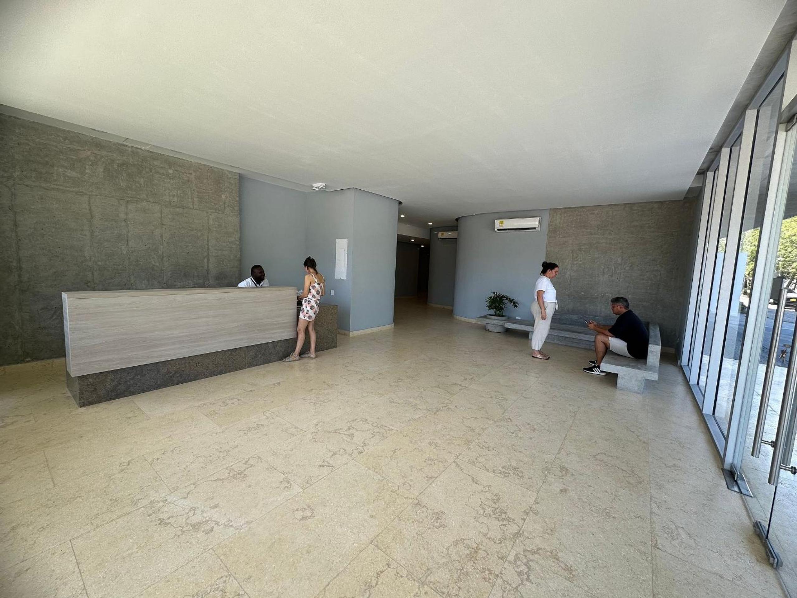 Modernos Apartamentos a Pocos Pasos de Playa Azul y del Centro de Convenciones de Las Américas