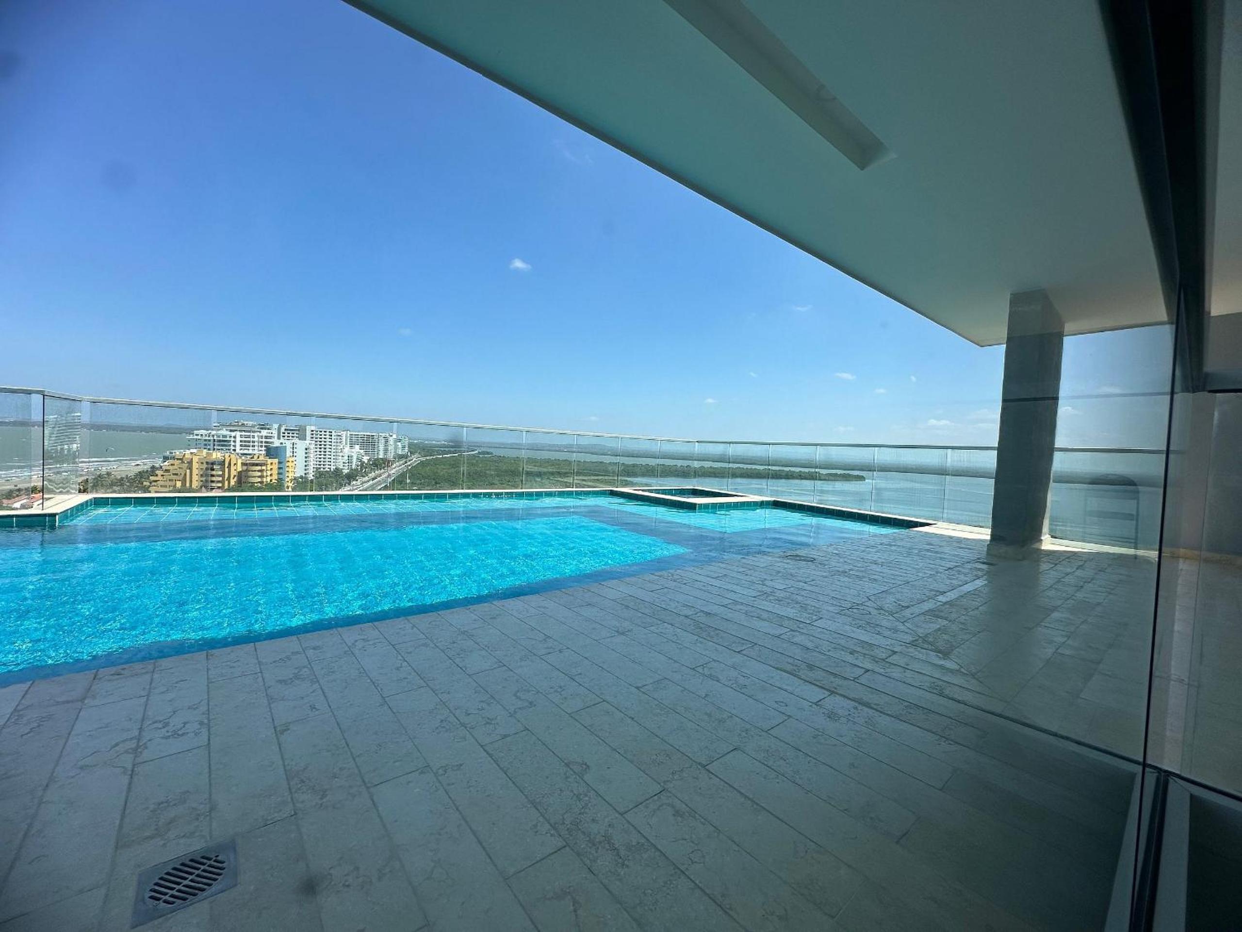 Modernos Apartamentos a Pocos Pasos de Playa Azul y del Centro de Convenciones de Las Américas