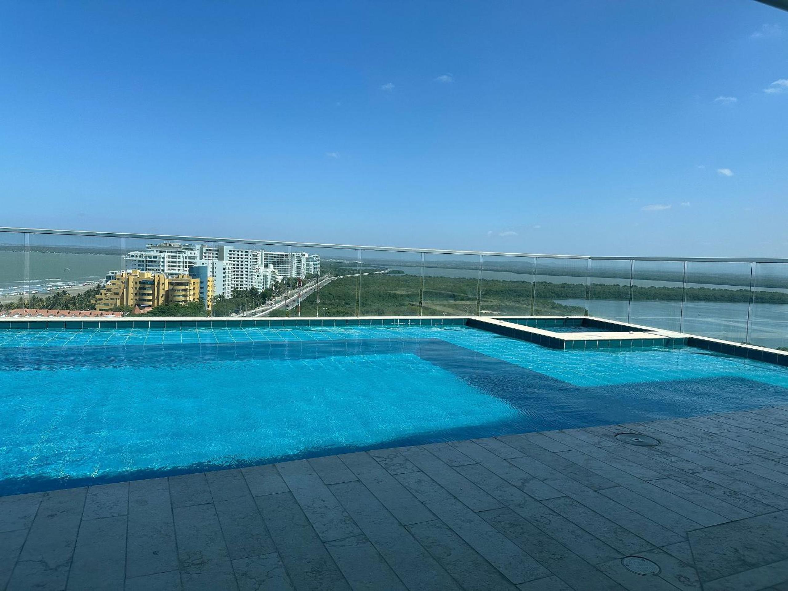 Modernos Apartamentos a Pocos Pasos de Playa Azul y del Centro de Convenciones de Las Américas