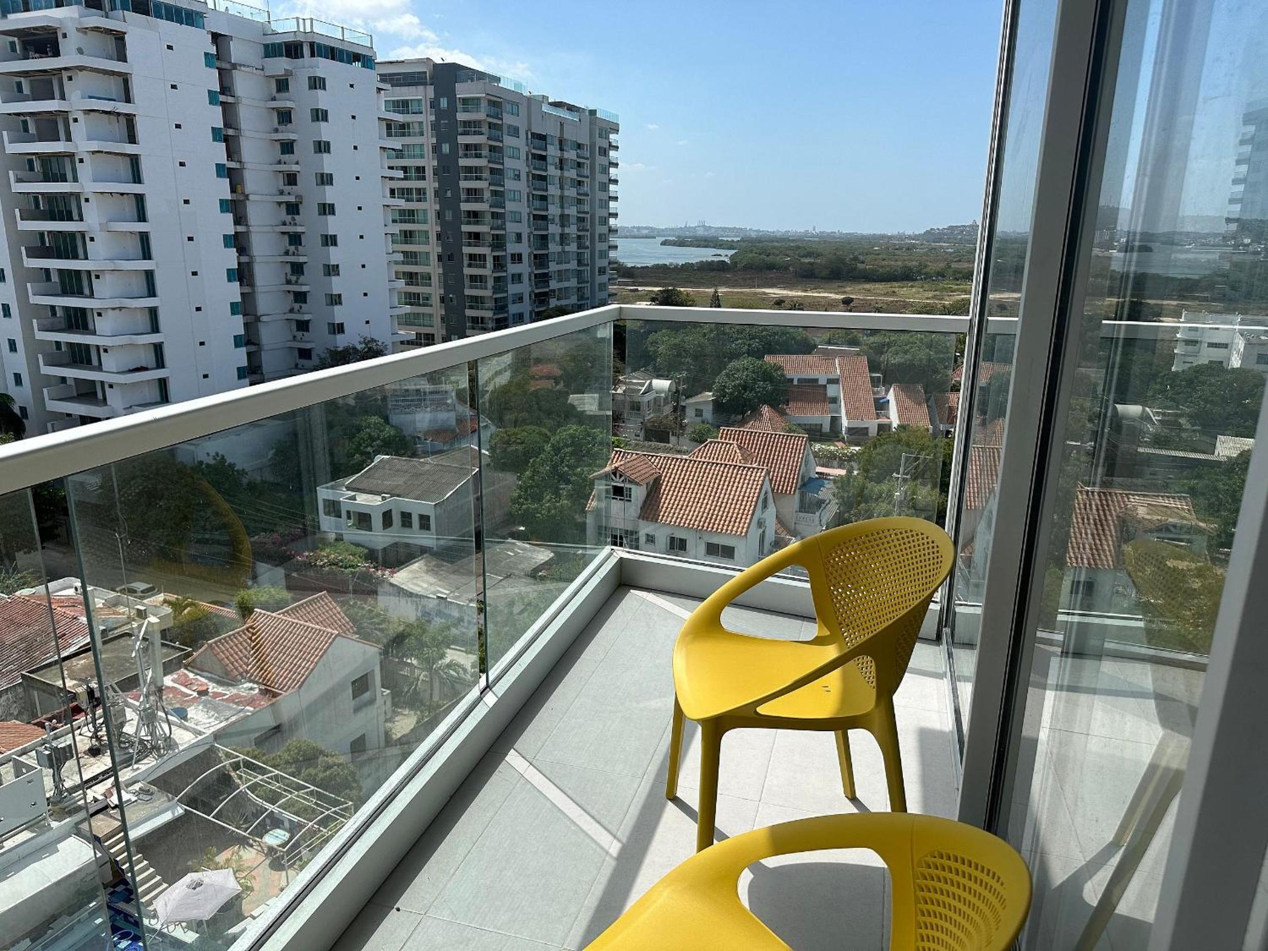 Modernos Apartamentos a Pocos Pasos de Playa Azul y del Centro de Convenciones de Las Américas