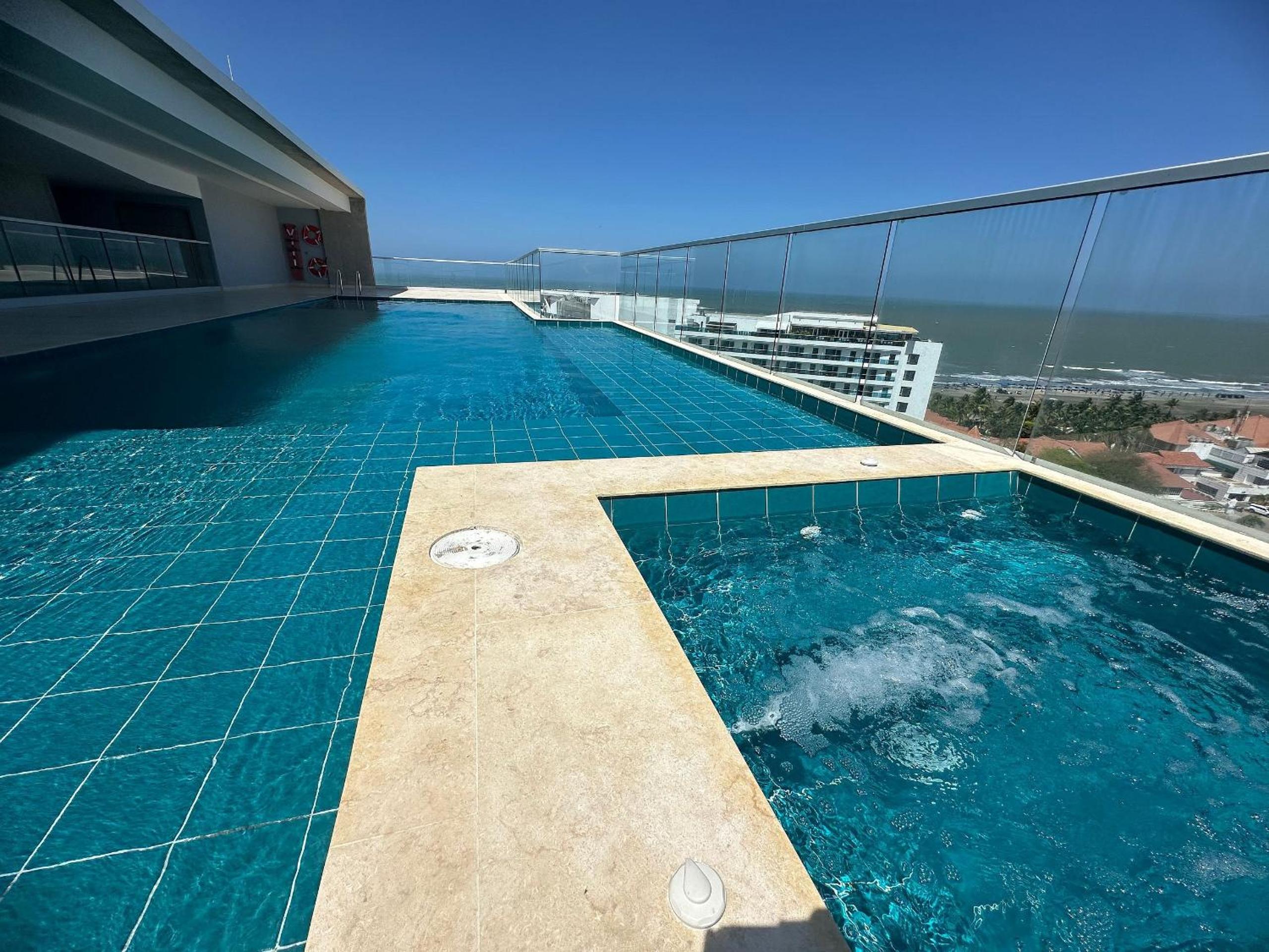 Modernos Apartamentos a Pocos Pasos de Playa Azul y del Centro de Convenciones de Las Américas