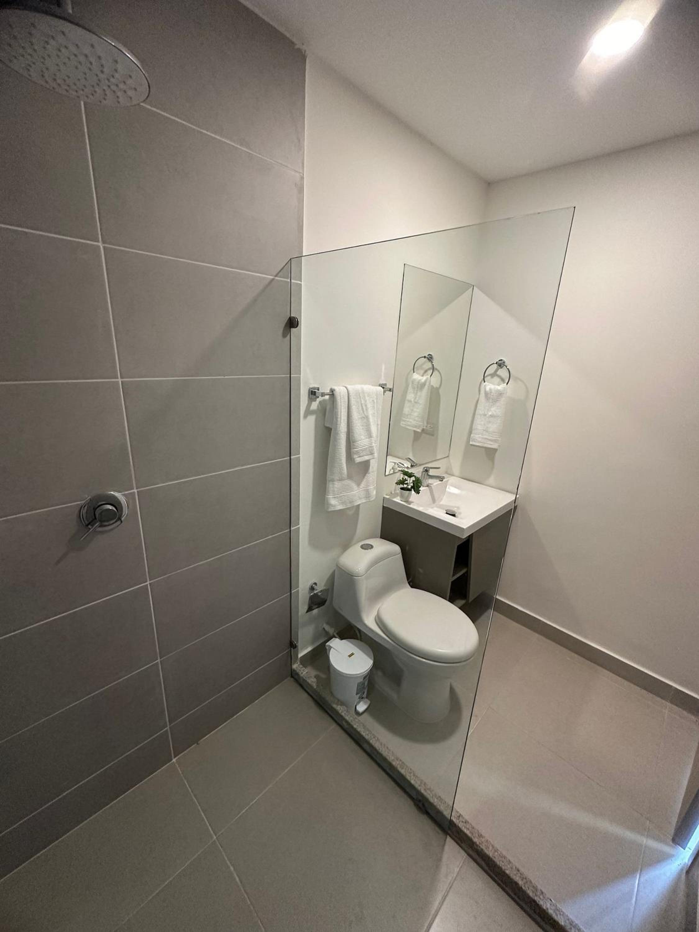 Modernos Apartamentos a Pocos Pasos de Playa Azul y del Centro de Convenciones de Las Américas