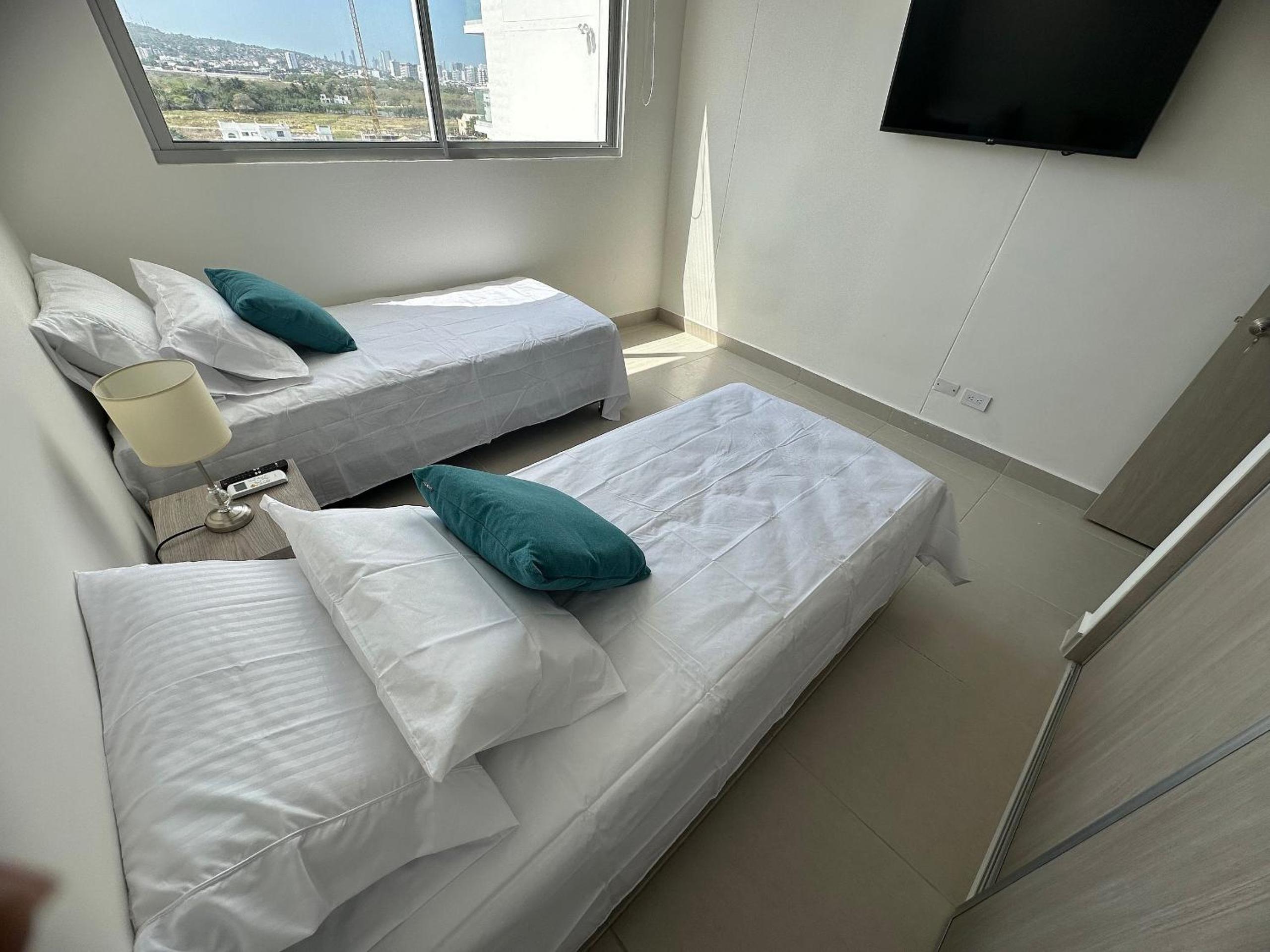 Modernos Apartamentos a Pocos Pasos de Playa Azul y del Centro de Convenciones de Las Américas
