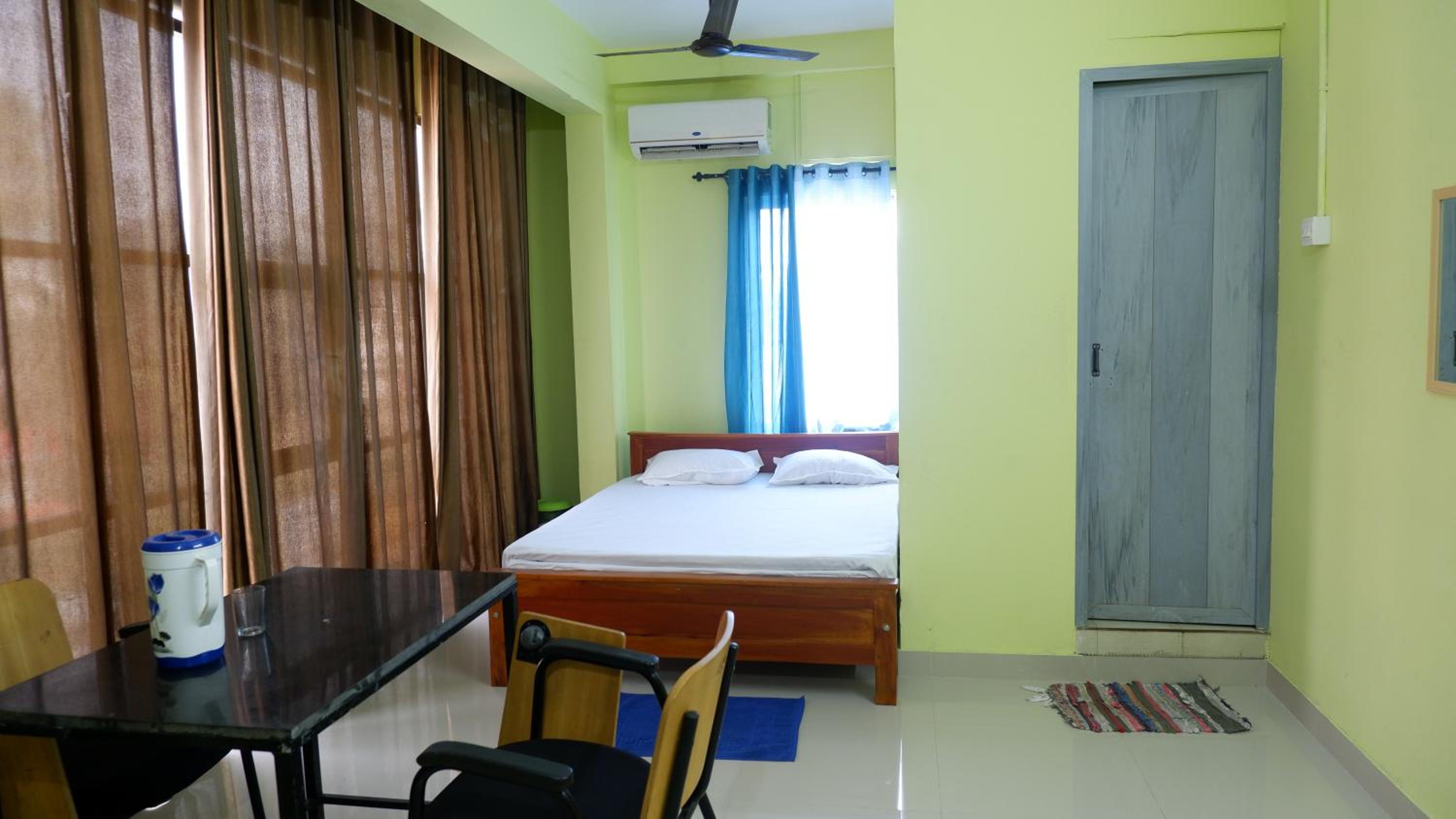 Easy Stay Eranhipalam