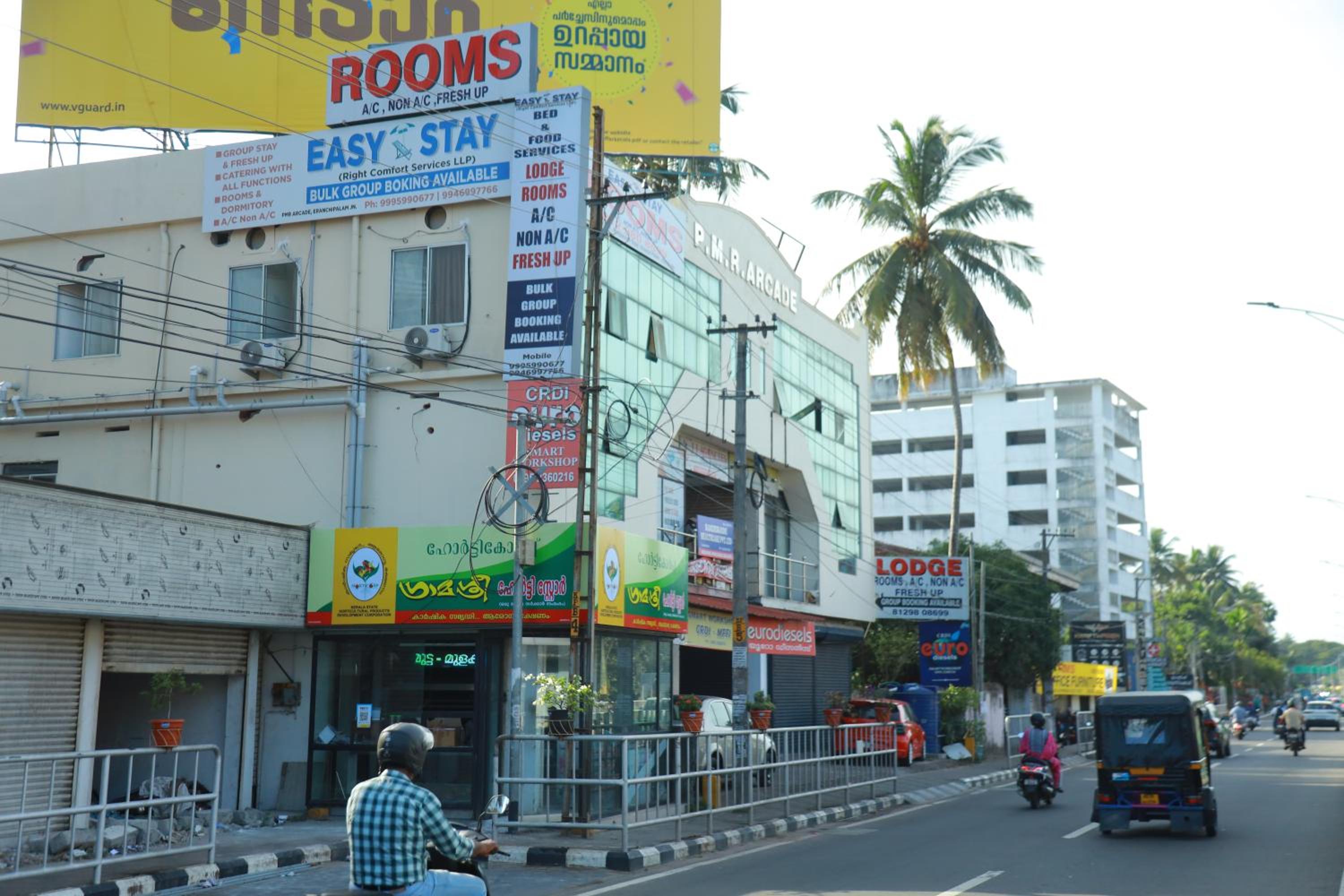 Easy Stay Eranhipalam
