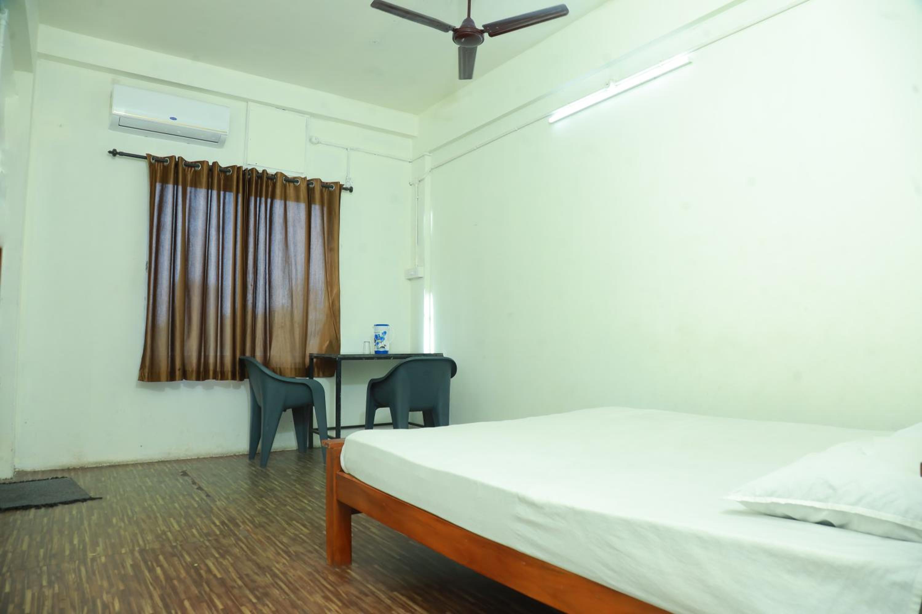 Easy Stay Eranhipalam