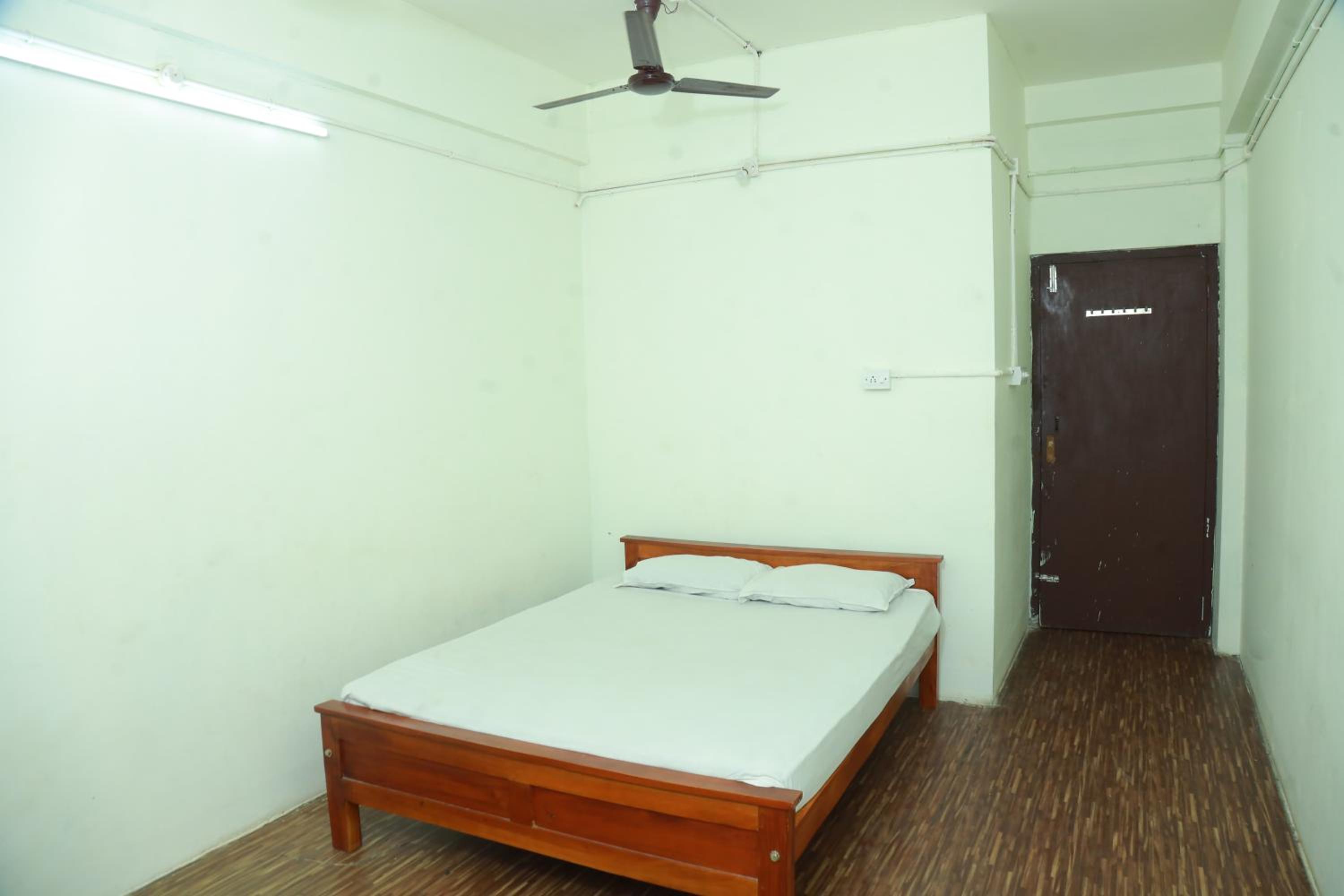 Easy Stay Eranhipalam
