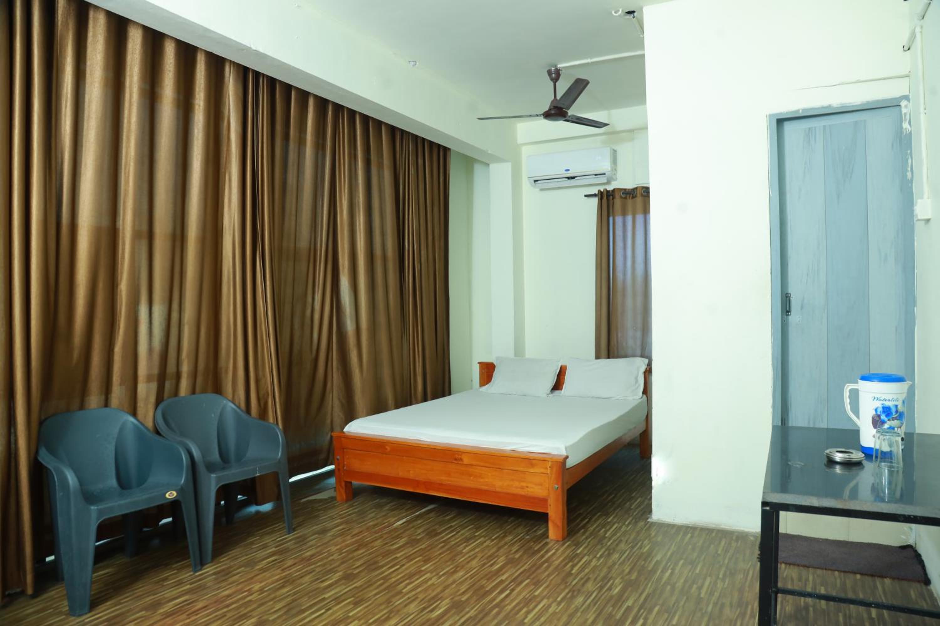 Easy Stay Eranhipalam