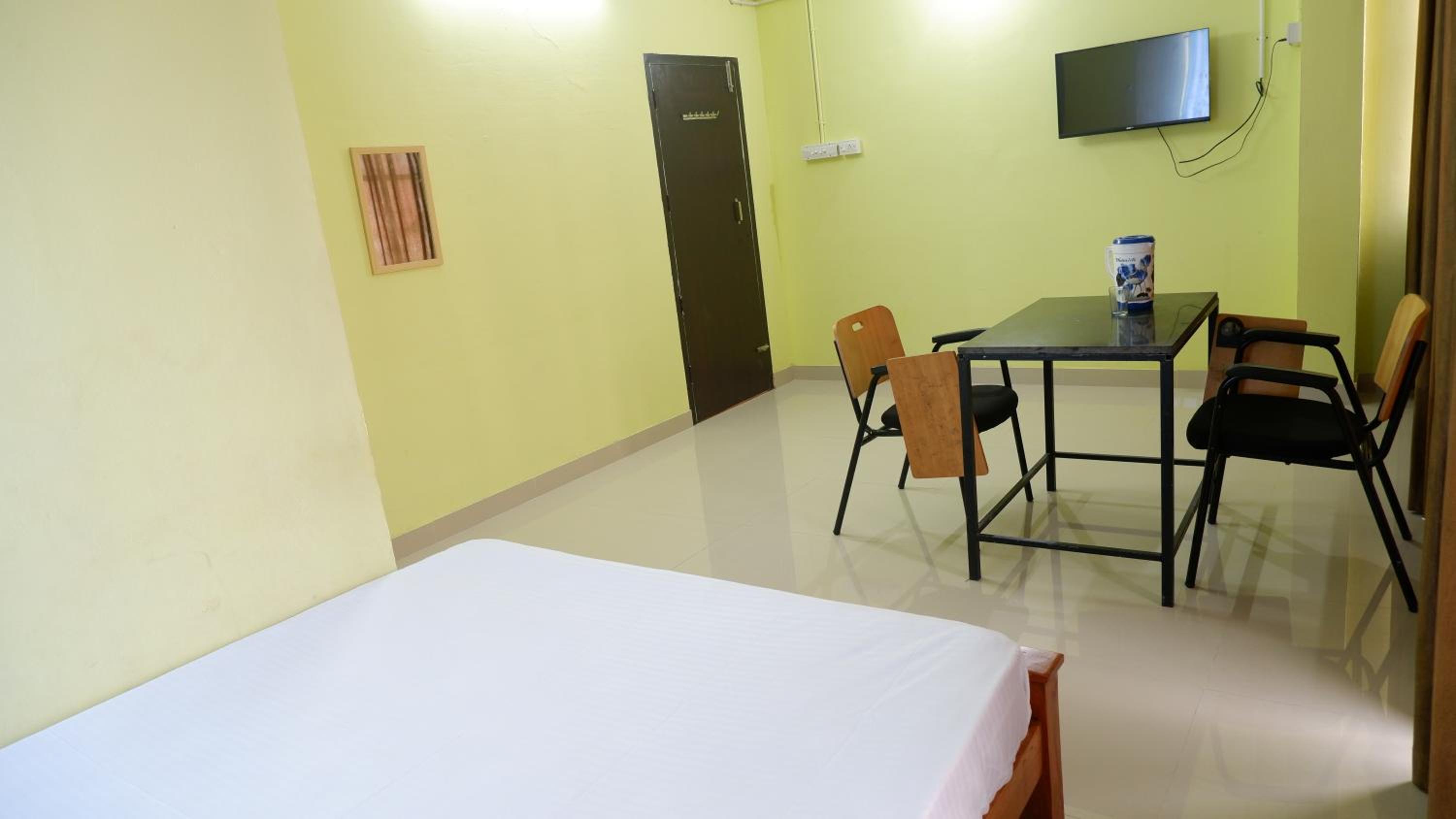 Easy Stay Eranhipalam