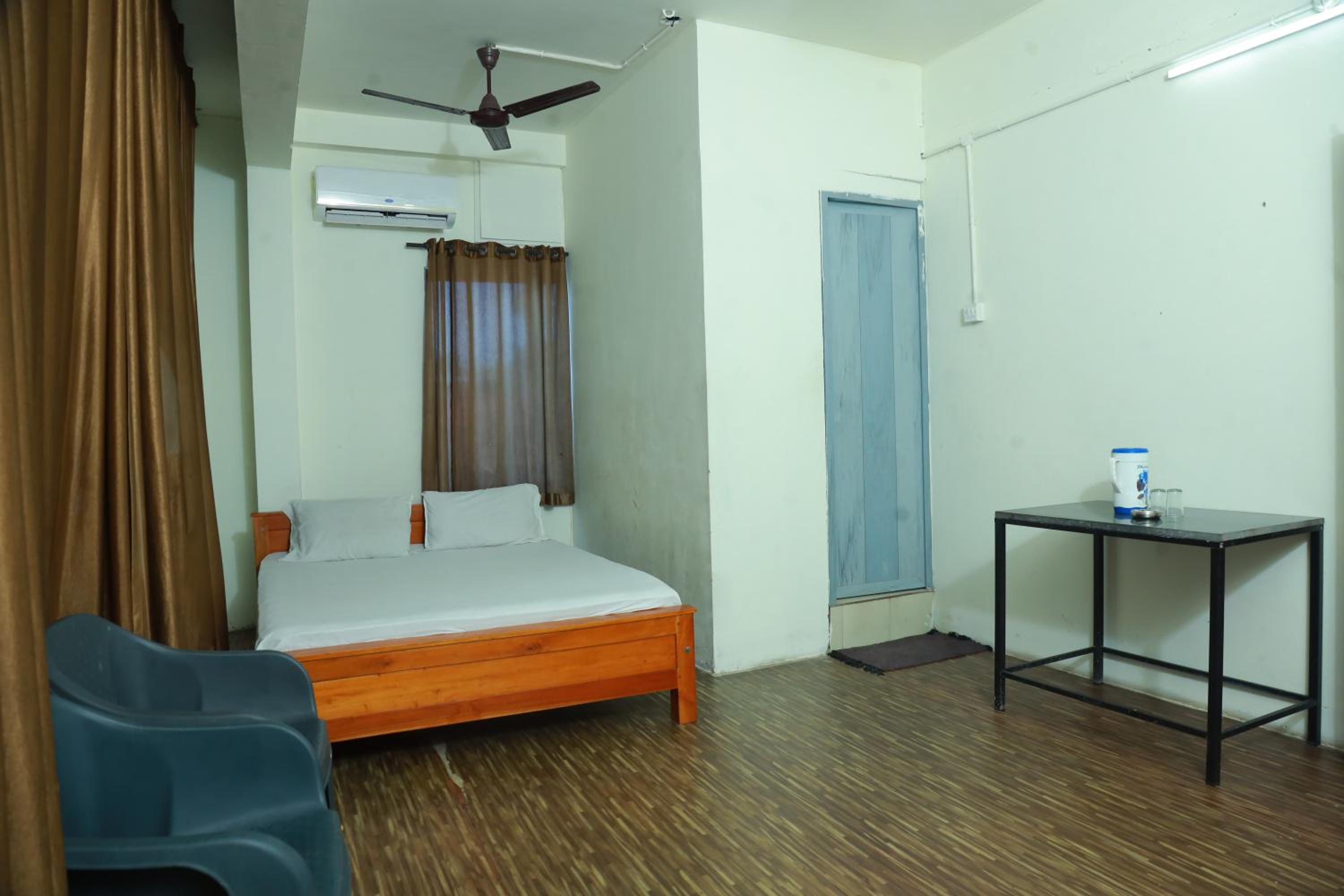 Easy Stay Eranhipalam
