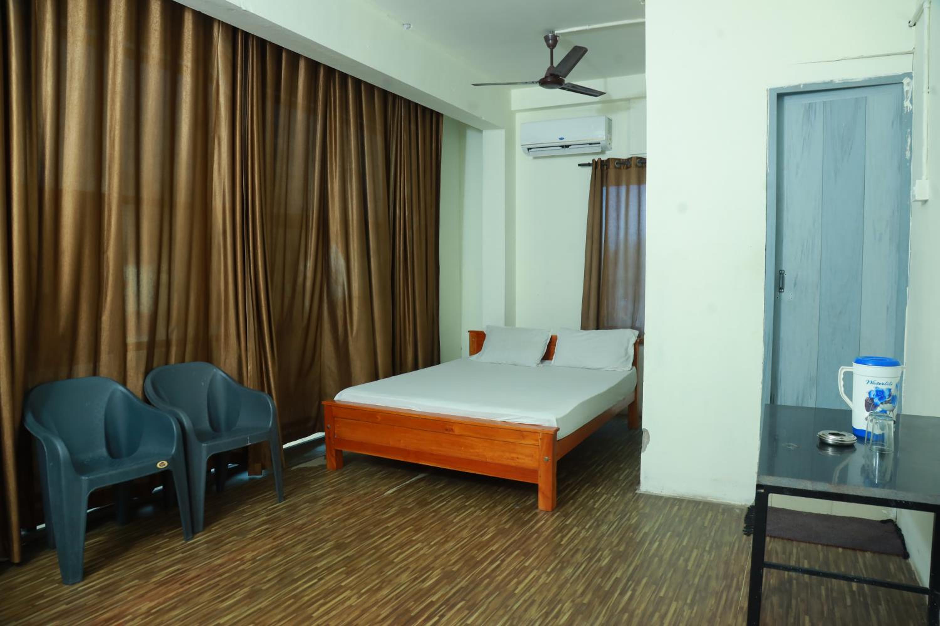 Easy Stay Eranhipalam