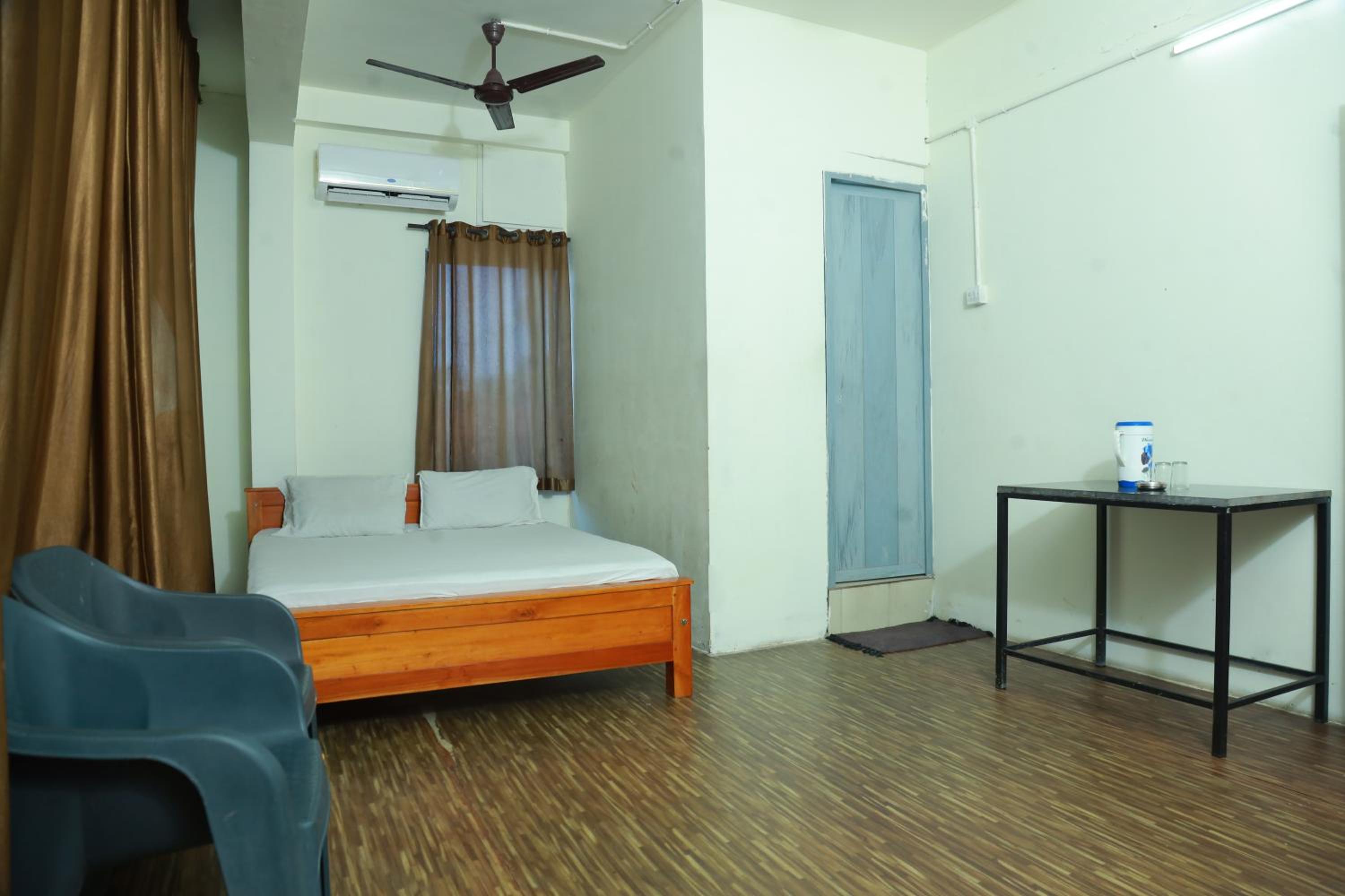 Easy Stay Eranhipalam