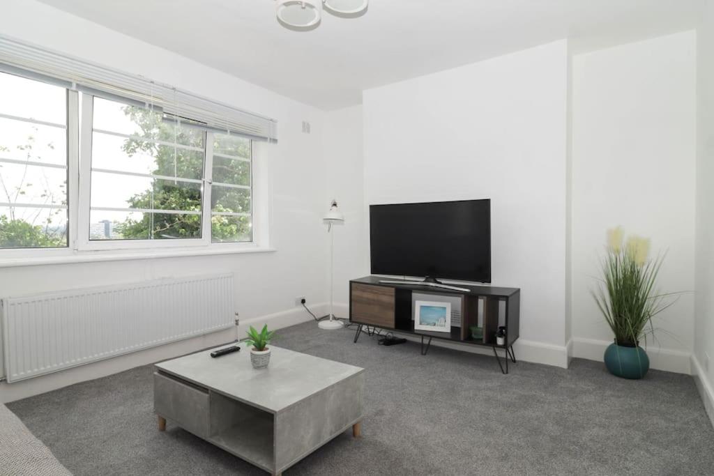3BR Penge West Free Parking 2 Min to Crystal Palace Park