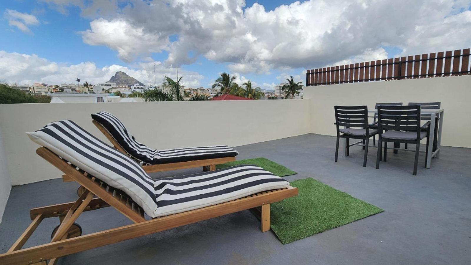 Luxury Holiday Home with private rooftop view 2