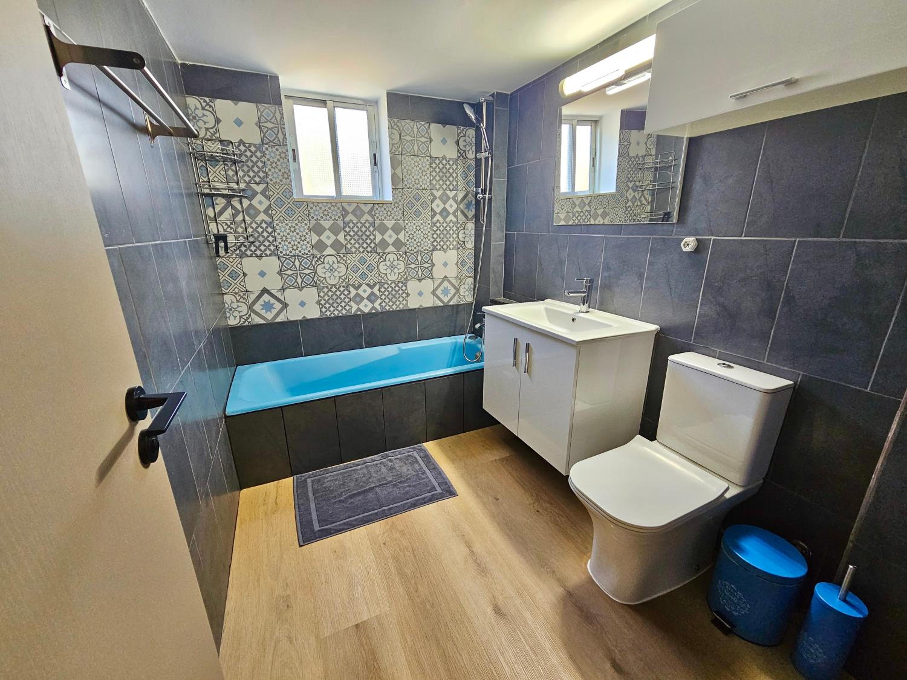 Central Riverside Escape Charming 1- Bedroom Flat