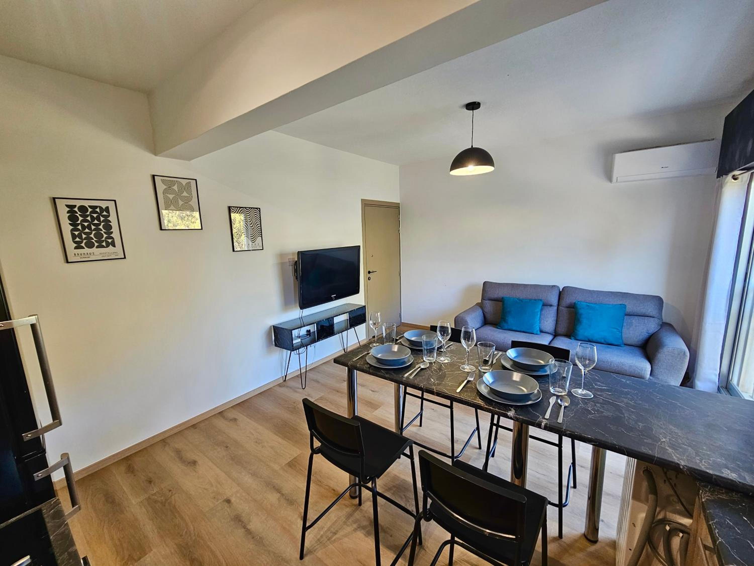 Central Riverside Escape Charming 1- Bedroom Flat
