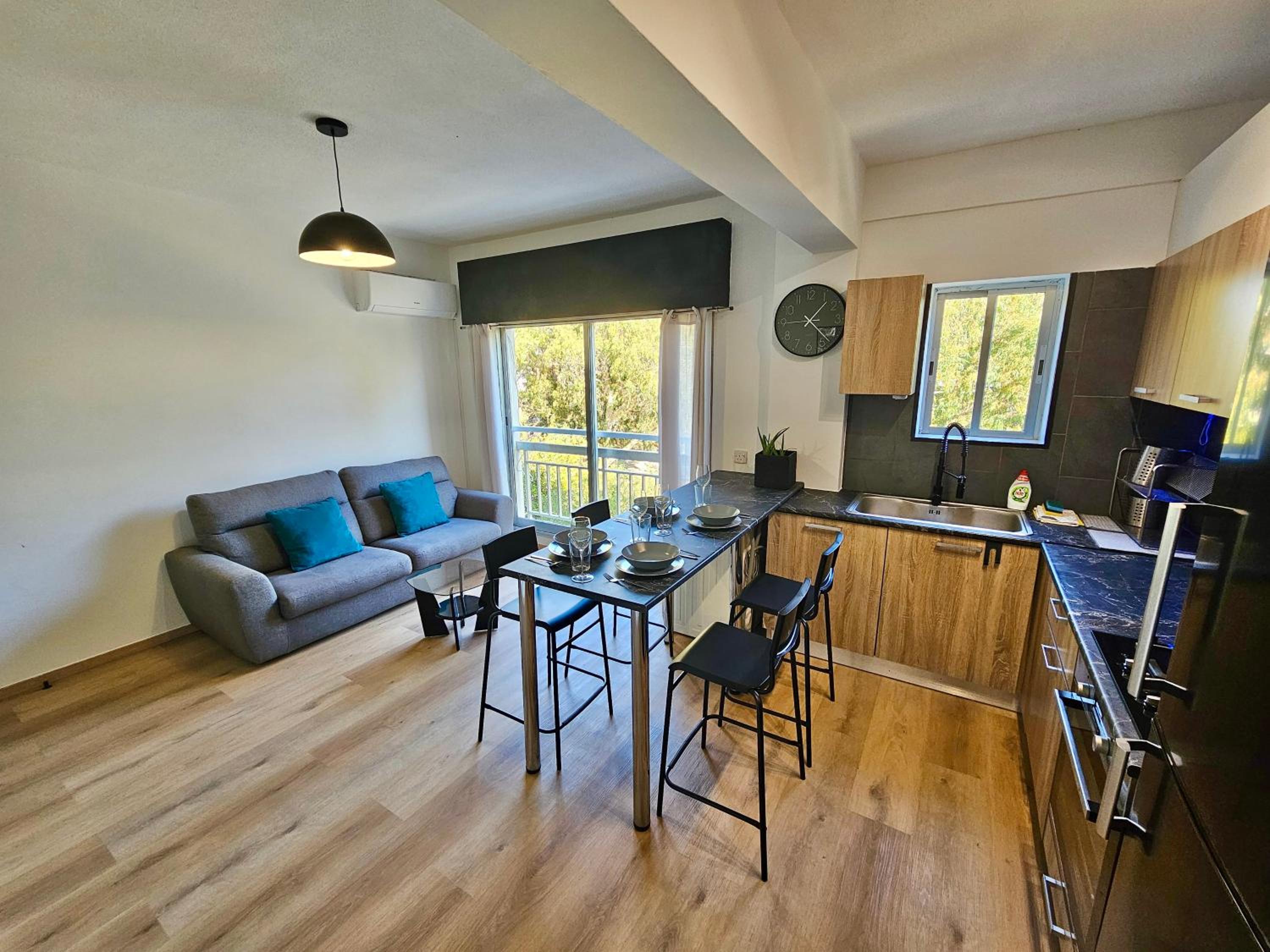 Central Riverside Escape Charming 1- Bedroom Flat