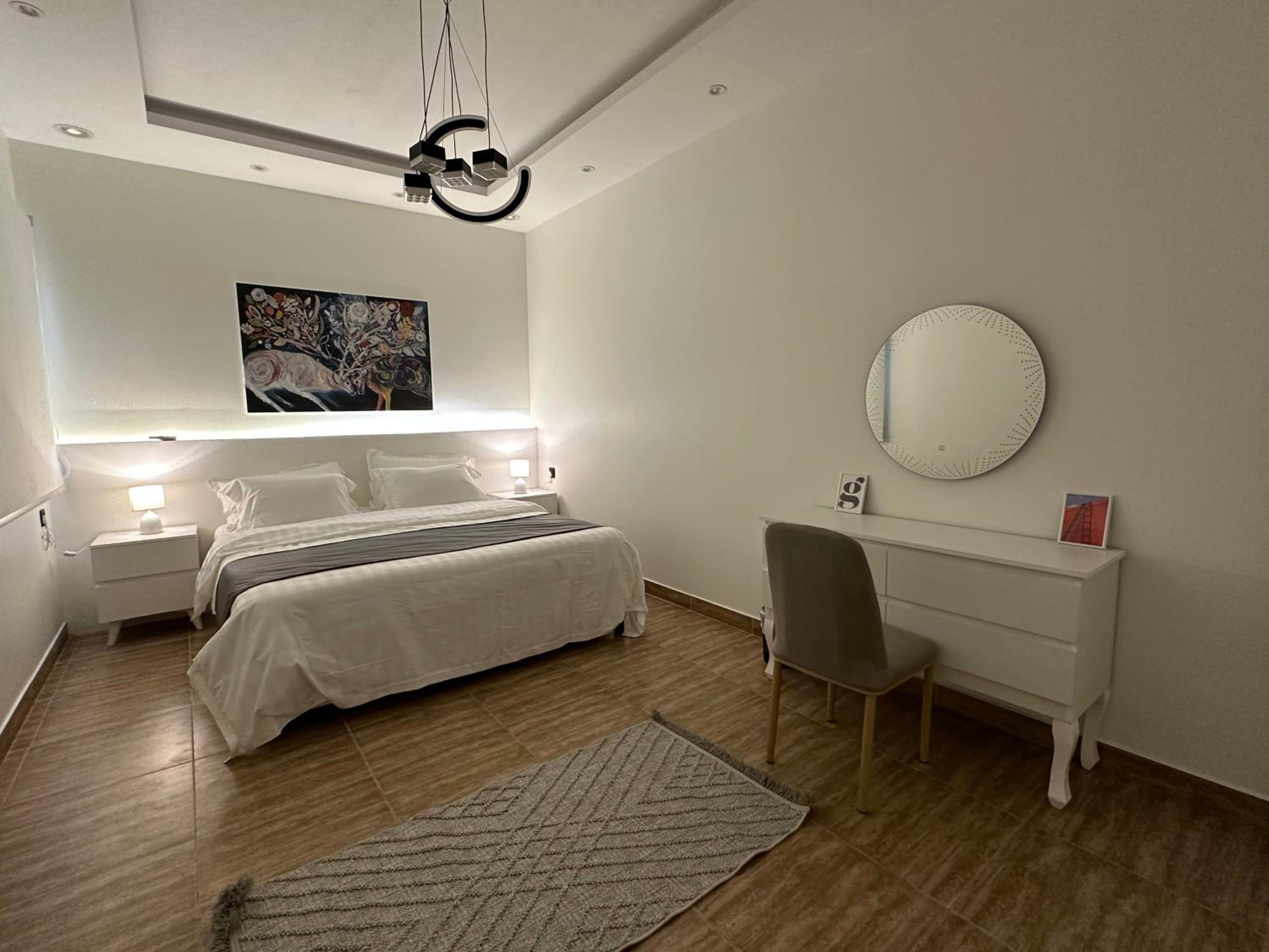 Modern & Cozy Apartment - 2