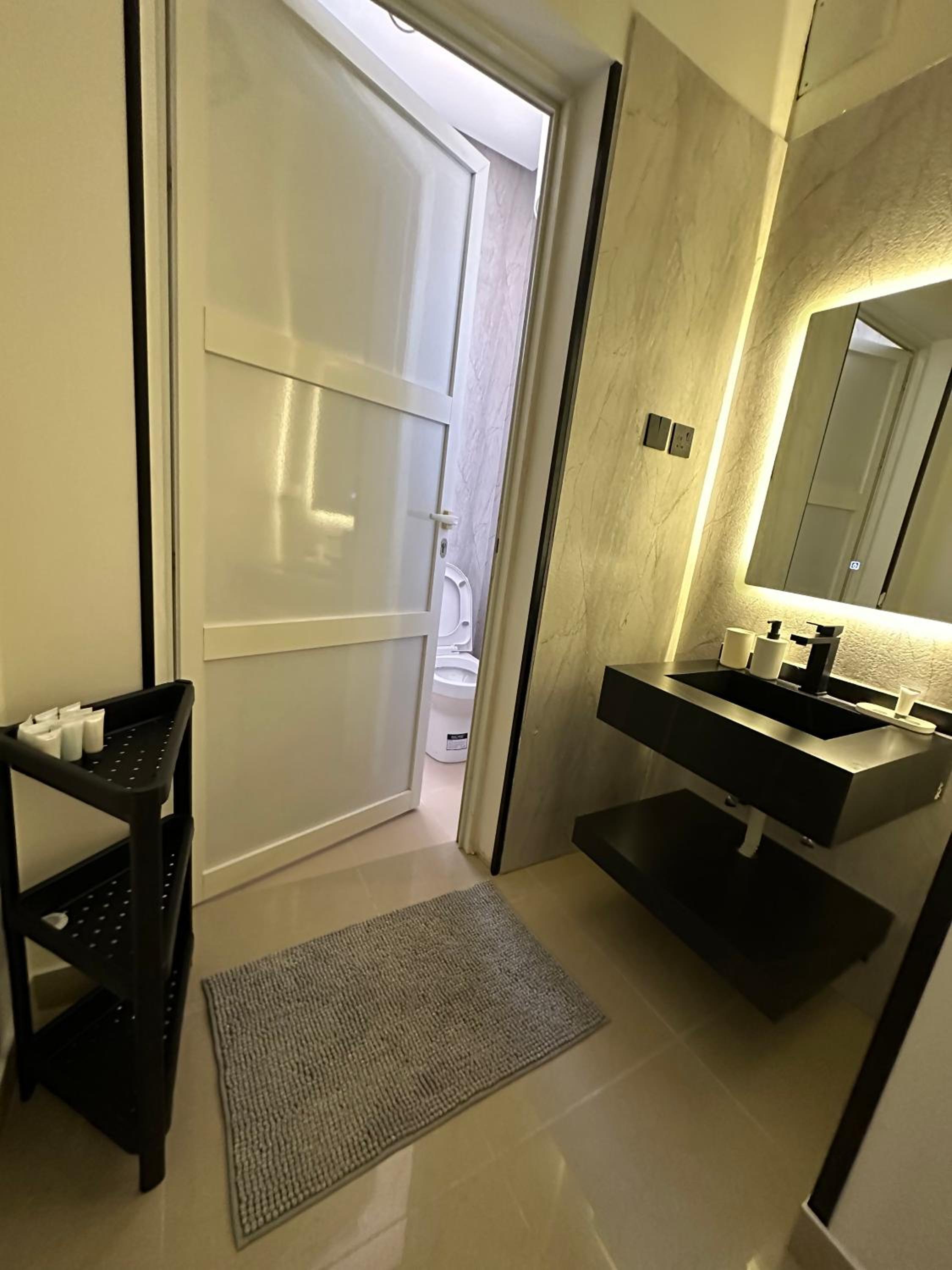Modern & Cozy Apartment - 2