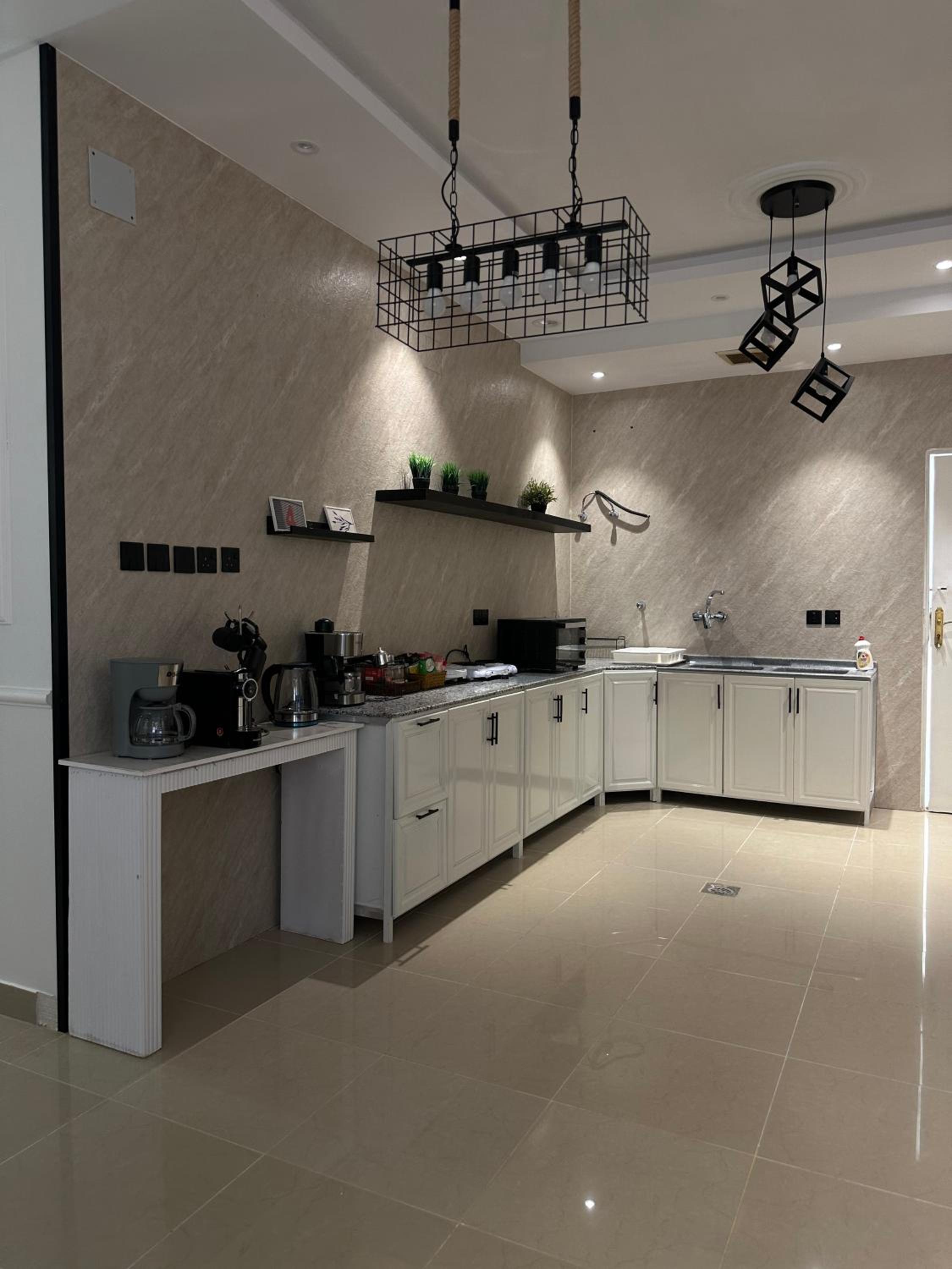 Modern & Cozy Apartment - 2