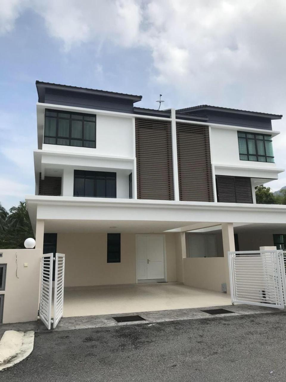 Penang Beach Villa 5 bedroom 5 bathroom with pool and ktv photo 4