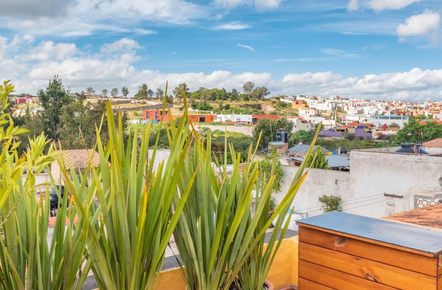 Rooftop Sunsets & Gas Fireplace Colonial Home