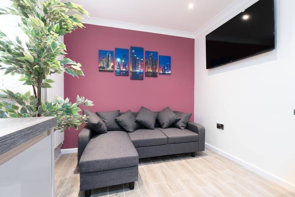 Large & Stylish 6 Bedroom, Long stays, Parking x6
