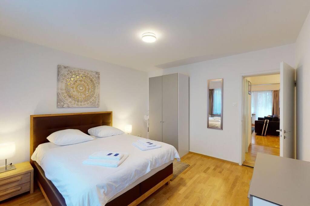 Terrific 2BD flat near City Center and Lake - Wille 5