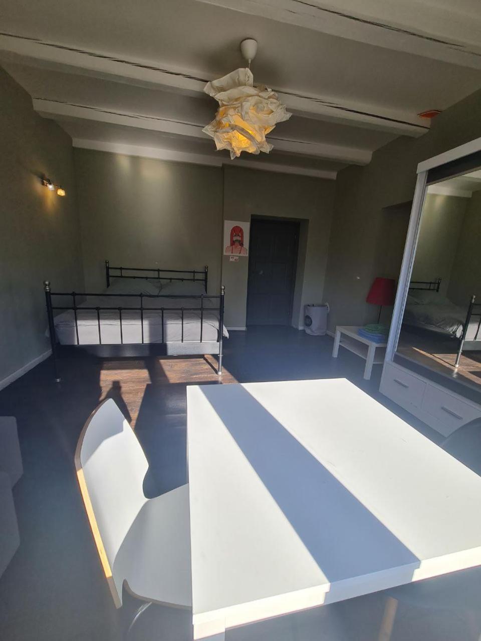 Guest Rooms in Private Home by Airport, Shared Bath, Non-Smoking, Contactless Check-in, No Staff, Quiet Stay, Short Stay