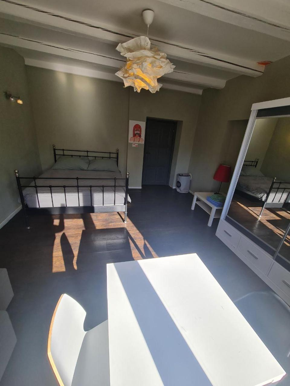 Guest Rooms in Private Home by Airport, Shared Bath, Non-Smoking, Contactless Check-in, No Staff, Quiet Stay, Short Stay