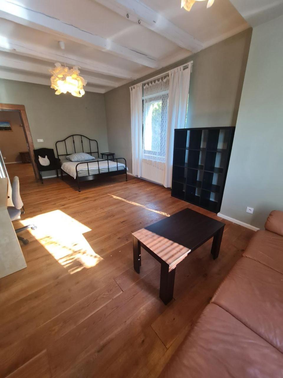 Guest Rooms in Private Home by Airport, Shared Bath, Non-Smoking, Contactless Check-in, No Staff, Quiet Stay, Short Stay