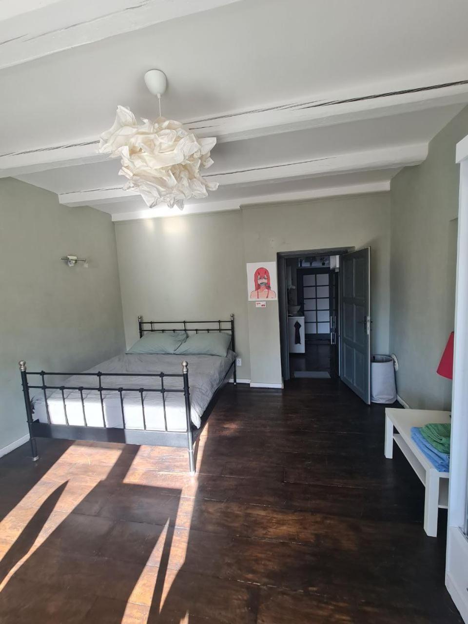 Guest Rooms in Private Home by Airport, Shared Bath, Non-Smoking, Contactless Check-in, No Staff, Quiet Stay, Short Stay