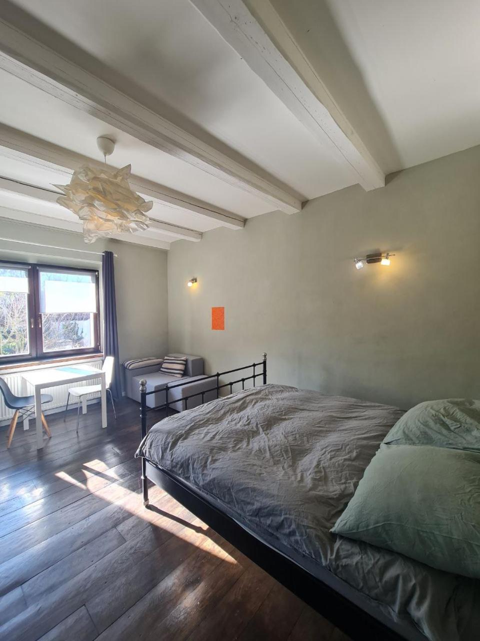 Guest Rooms in Private Home by Airport, Shared Bath, Non-Smoking, Contactless Check-in, No Staff, Quiet Stay, Short Stay