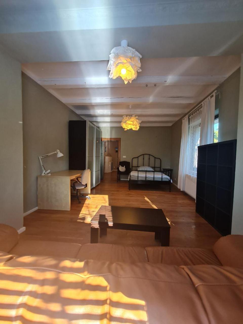 Guest Rooms in Private Home by Airport, Shared Bath, Non-Smoking, Contactless Check-in, No Staff, Quiet Stay, Short Stay
