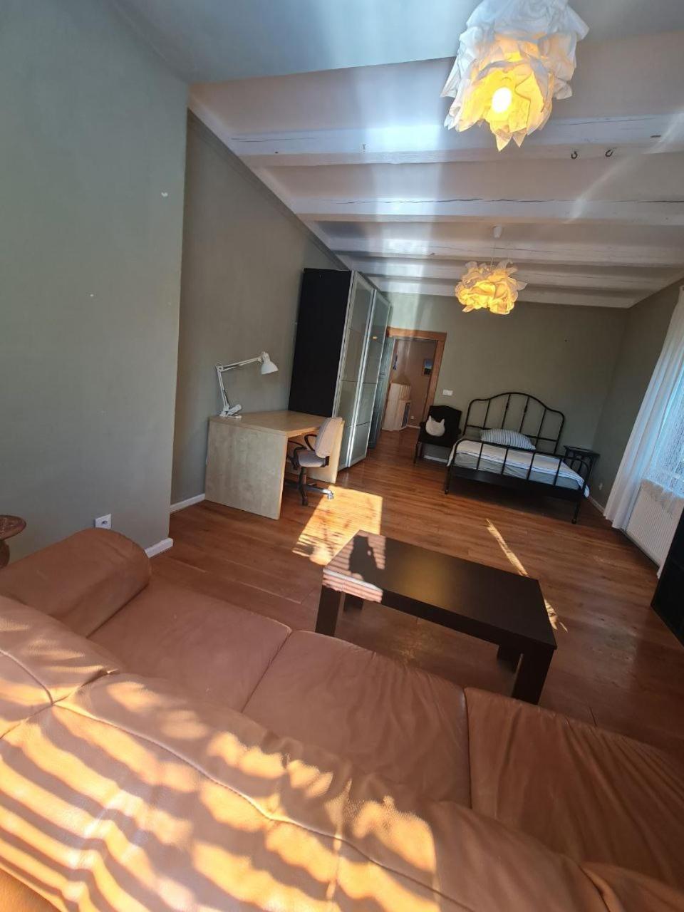 Guest Rooms in Private Home by Airport, Shared Bath, Non-Smoking, Contactless Check-in, No Staff, Quiet Stay, Short Stay