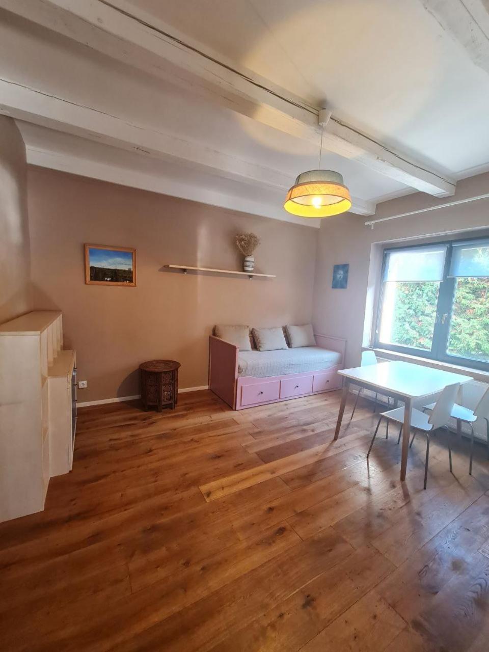 Guest Rooms in Private Home by Airport, Shared Bath, Non-Smoking, Contactless Check-in, No Staff, Quiet Stay, Short Stay