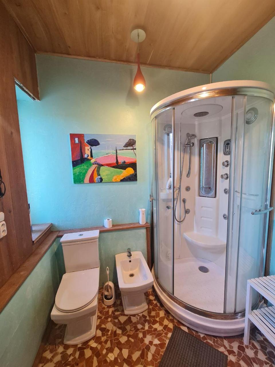 Guest Rooms in Private Home by Airport, Shared Bath, Non-Smoking, Contactless Check-in, No Staff, Quiet Stay, Short Stay