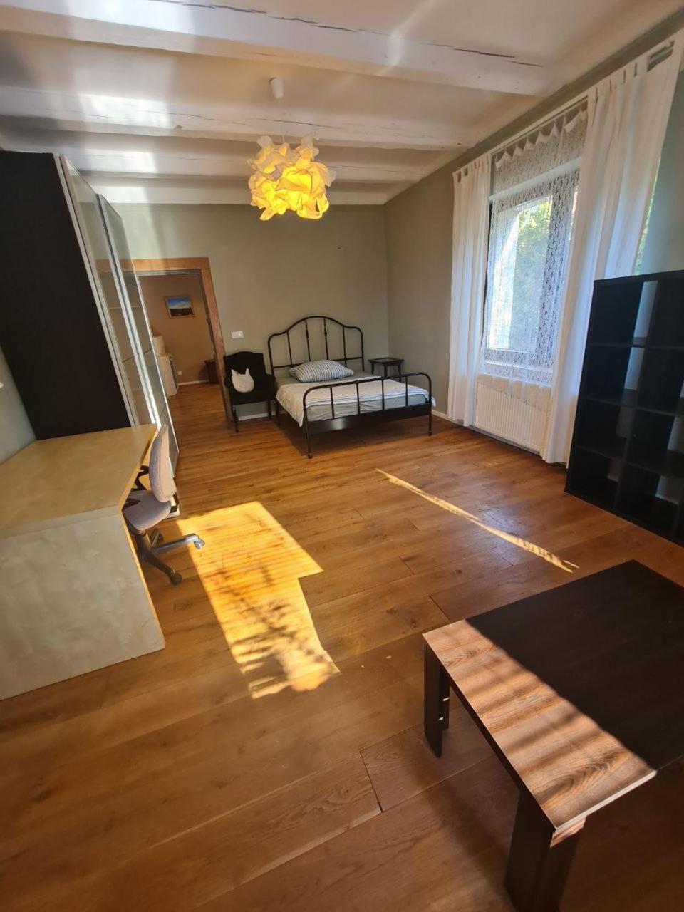 Guest Rooms in Private Home by Airport, Shared Bath, Non-Smoking, Contactless Check-in, No Staff, Quiet Stay, Short Stay